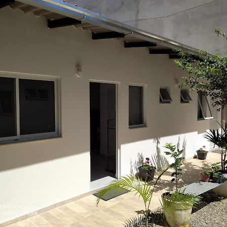 Pousada Casa Verde - Quartos Individuais - Smart Tv 32 - E Banheiro Privativo Apartment Itajaí Екстериор снимка