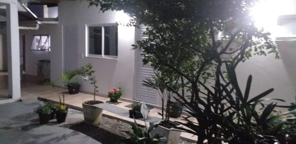 Pousada Casa Verde - Quartos Individuais - Smart Tv 32 - E Banheiro Privativo Apartment Itajaí Екстериор снимка