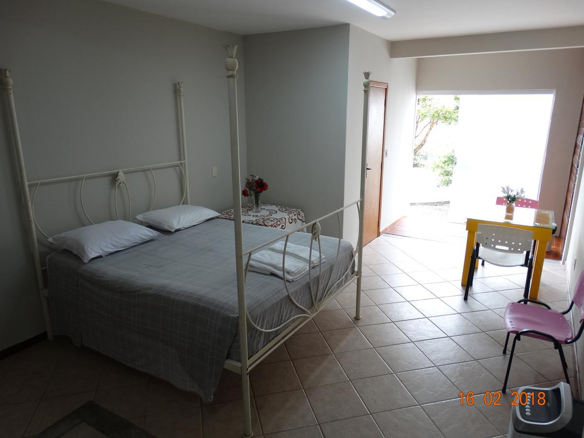 Pousada Casa Verde - Quartos Individuais - Smart Tv 32 - E Banheiro Privativo Apartment Itajaí Екстериор снимка