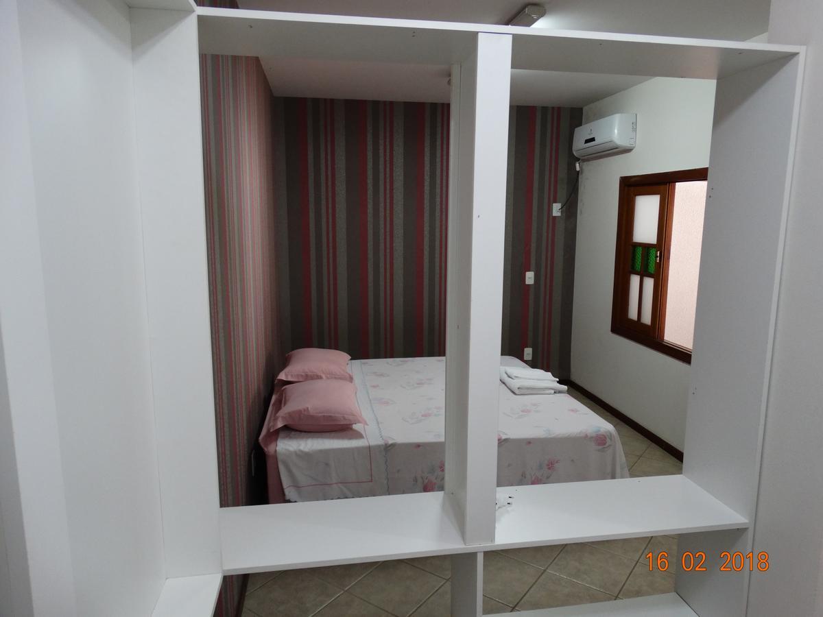 Pousada Casa Verde - Quartos Individuais - Smart Tv 32 - E Banheiro Privativo Apartment Itajaí Екстериор снимка