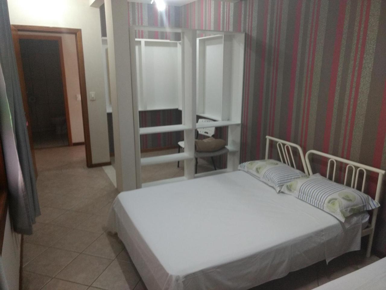 Pousada Casa Verde - Quartos Individuais - Smart Tv 32 - E Banheiro Privativo Apartment Itajaí Екстериор снимка